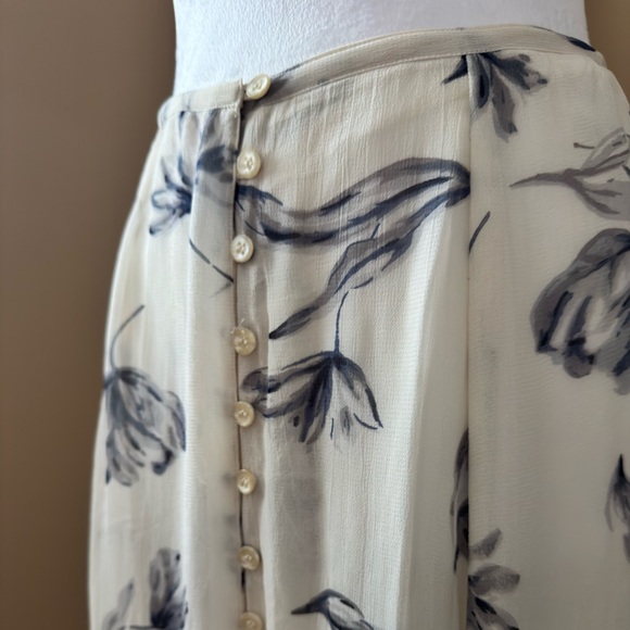 Urban Tribe Rayon White Midi Skirt with Blue Floral Print - Picture 3 of 6